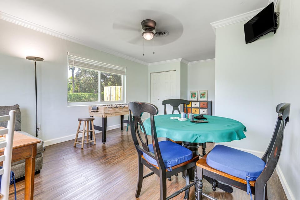 Swim, Game & BBQ: Family Retreat in Stuart House in Stuart