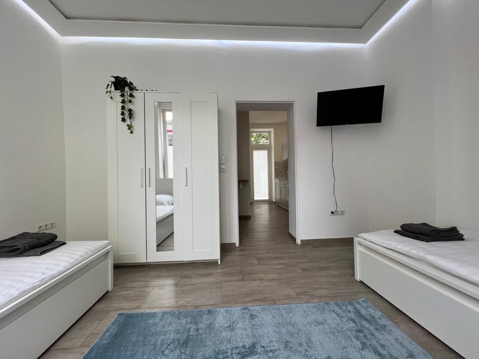 Bed, TV and multimedia, Photo of the whole room, Bedroom, towels, wardrobe
