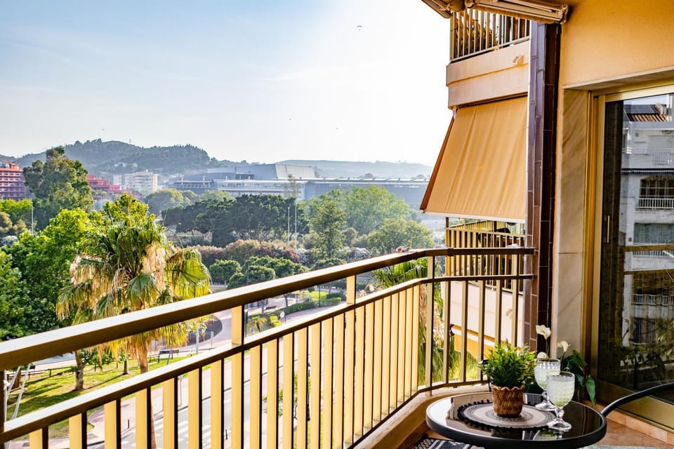 Day, Balcony/Terrace, Dining area, River view