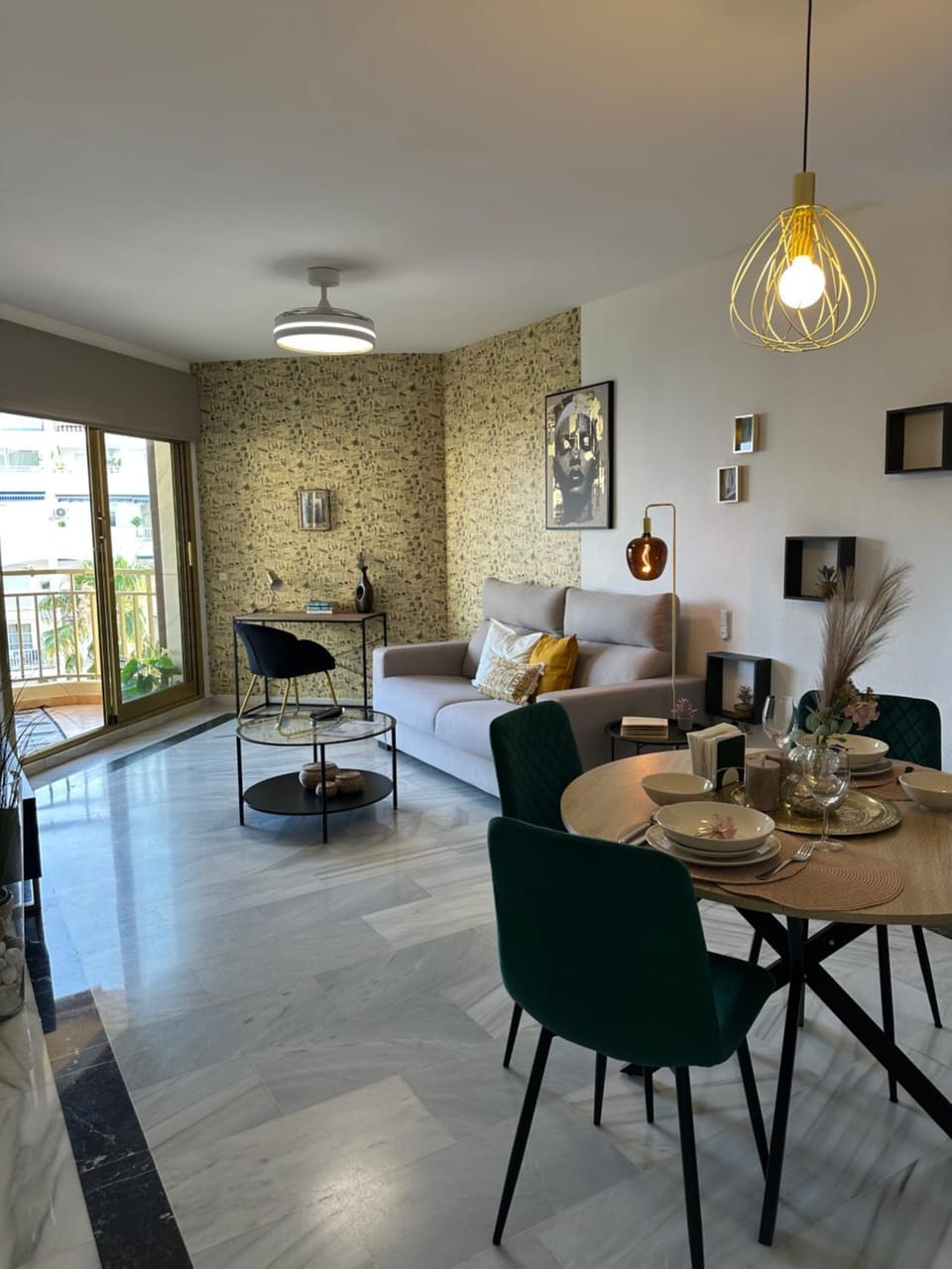 TV and multimedia, Living room, Seating area, Dining area, Dinner