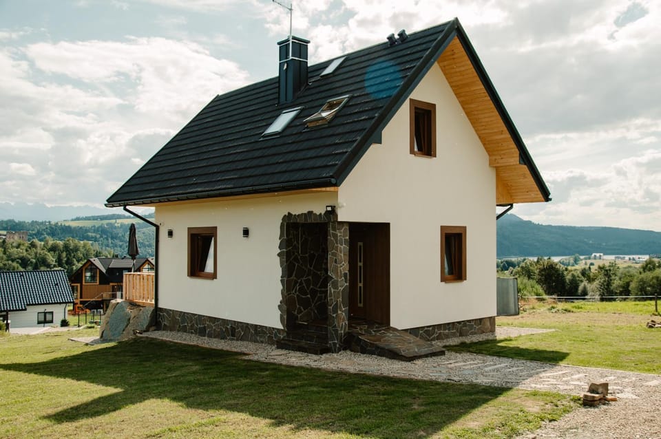 Property building, Day, Natural landscape, Mountain view