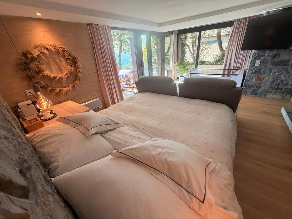 ROMANTIC SUlTE WITH ITS OWN SPA AND OPEN VIEW TO LUGANO Apartment in Canton of Grisons