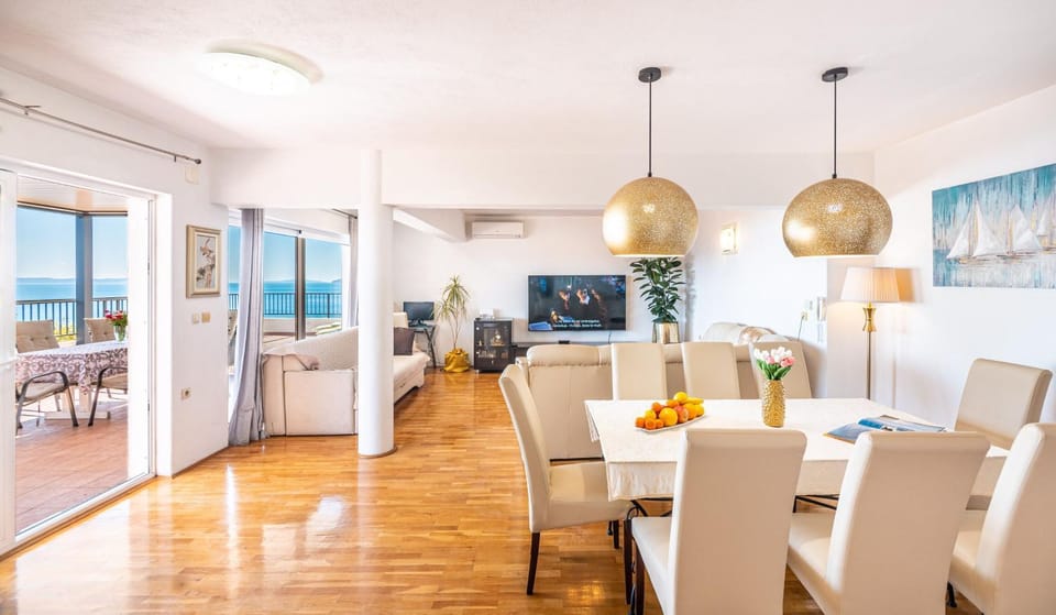 TV and multimedia, Living room, Seating area, Dining area, Sea view