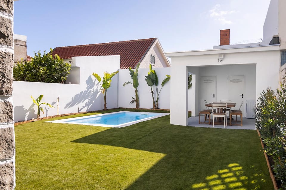 BBQ facilities, Garden, Dining area, Swimming pool