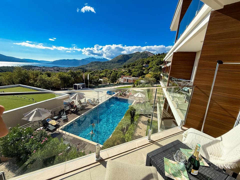 Property building, Swimming pool, sunbed