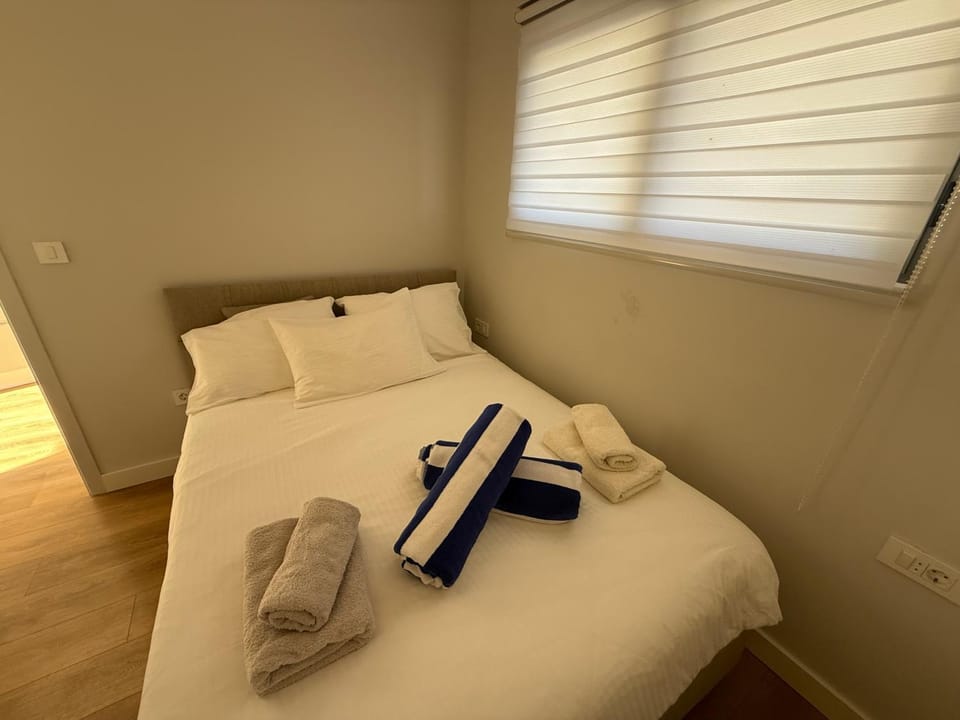 Bed, Photo of the whole room, Bedroom, towels