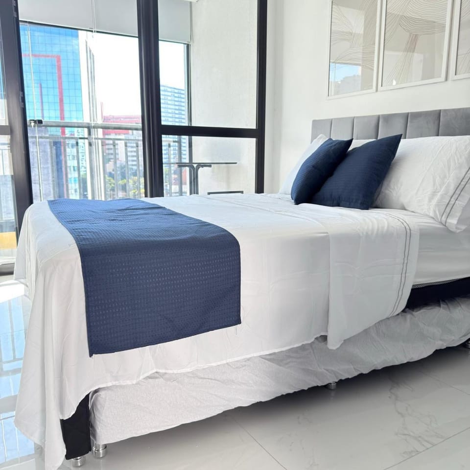 73NV Studio Liberdade SP 300 metros Estação Japão Liberdade acomoda até 03 pessoas Apartment in Sao Paulo City