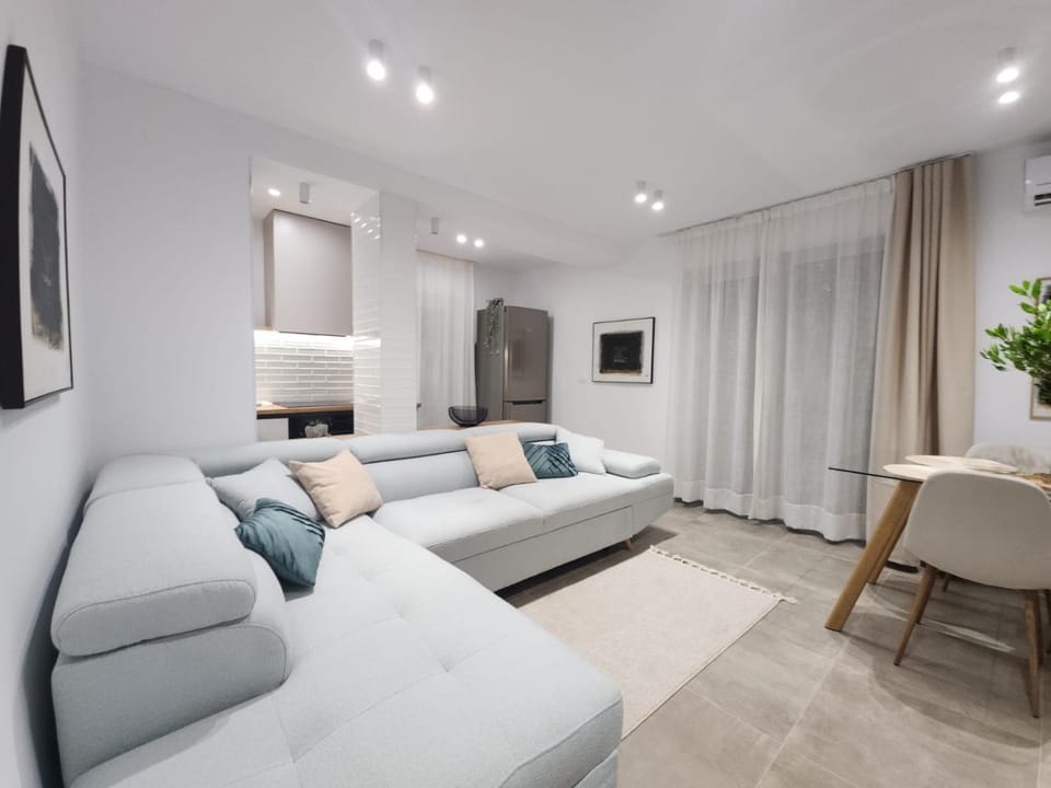 TV and multimedia, Kitchen or kitchenette, Living room, Seating area