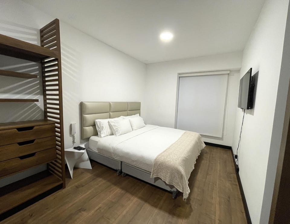 Bed, TV and multimedia, Photo of the whole room, Bedroom, wardrobe
