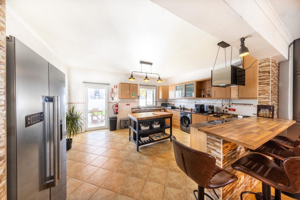 Kitchen or kitchenette, Living room, Seating area, Dining area, dishwasher, oven, stove
