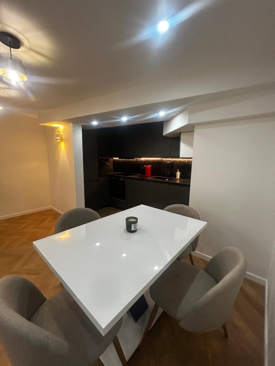 Kitchen or kitchenette, Living room, Seating area, Dining area