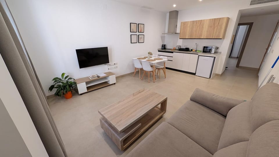 Communal lounge/ TV room, TV and multimedia, Kitchen or kitchenette, Living room, Seating area, Dining area, Evening entertainment, minibar, oven, stove