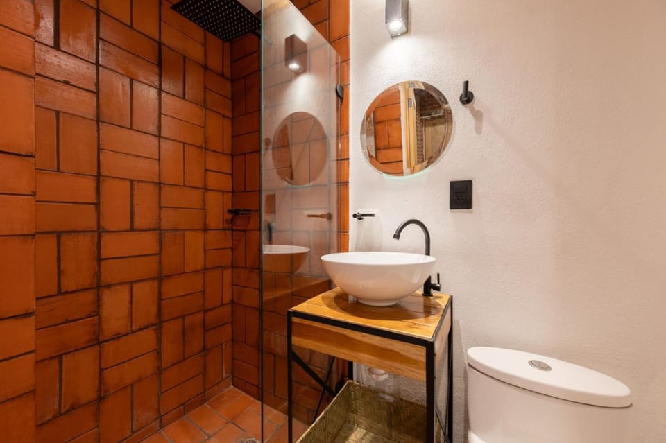 DH1 VIP ROOM in Downtown, Best Location, Private WC Apartment in Mexico City
