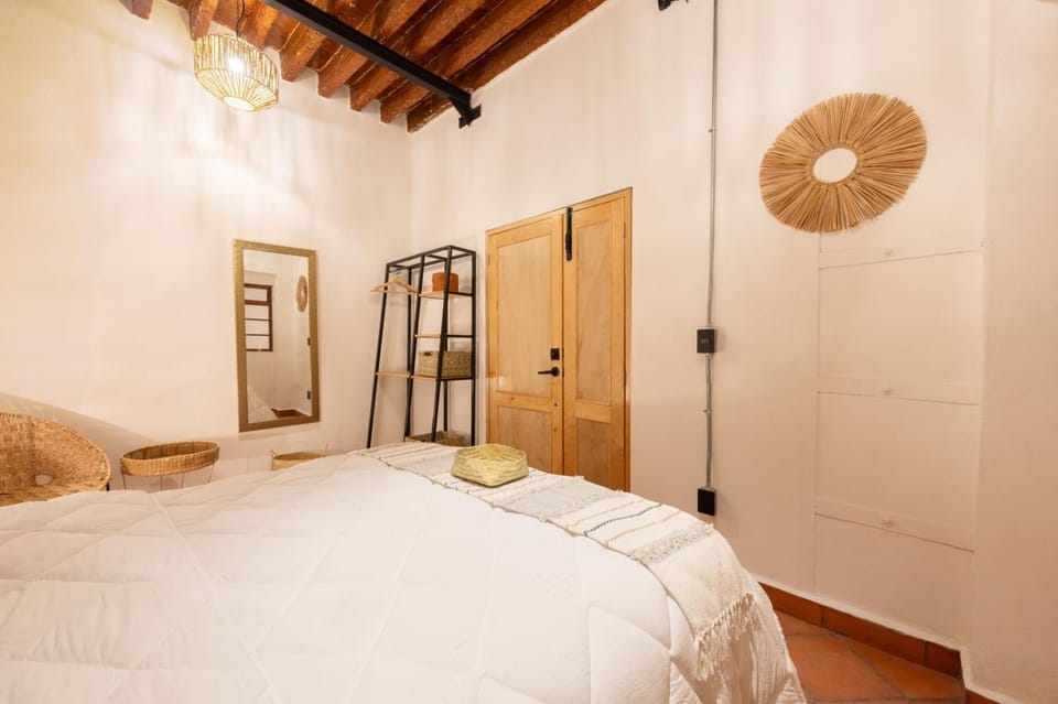 DH1 VIP ROOM in Downtown, Best Location, Private WC Apartment in Mexico City