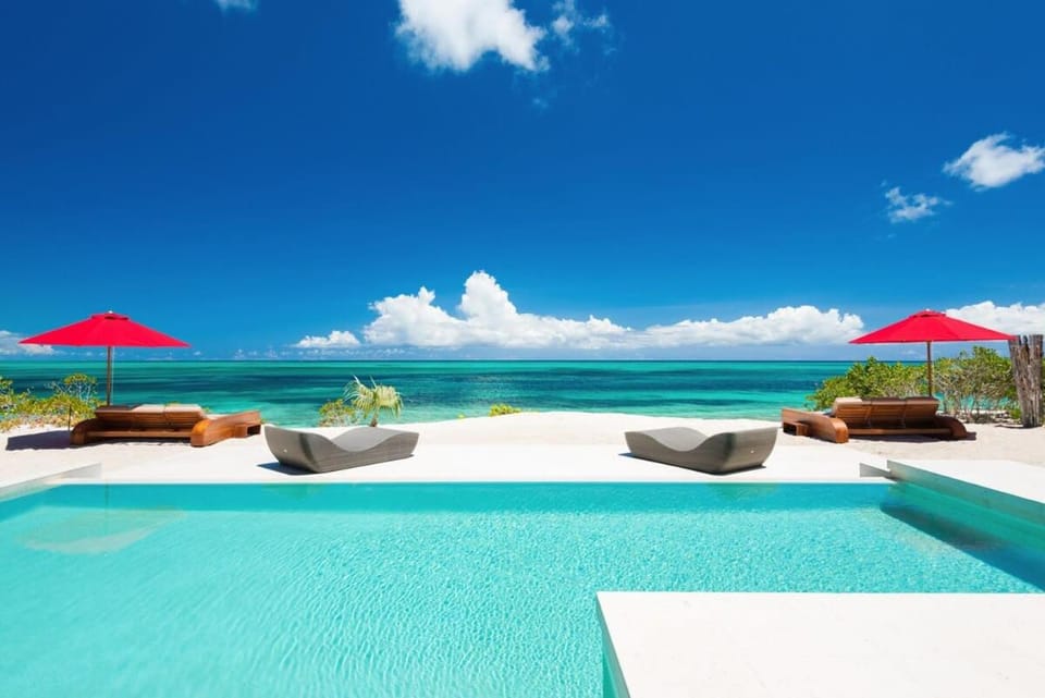 Beachfront luxury 2 bedroom villa on Grace Bay Villa in The Bight Settlement