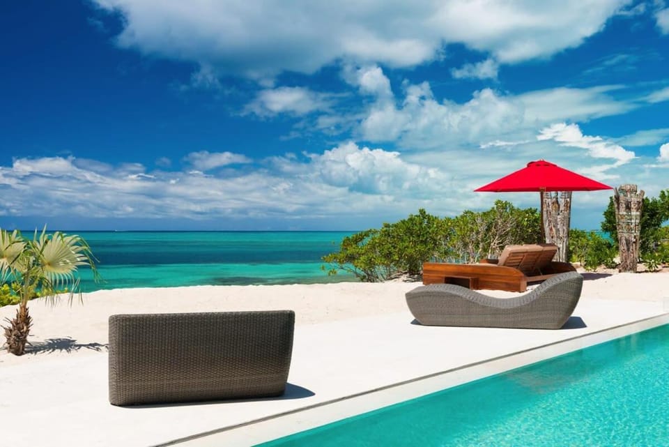 Beachfront luxury 2 bedroom villa on Grace Bay Villa in The Bight Settlement