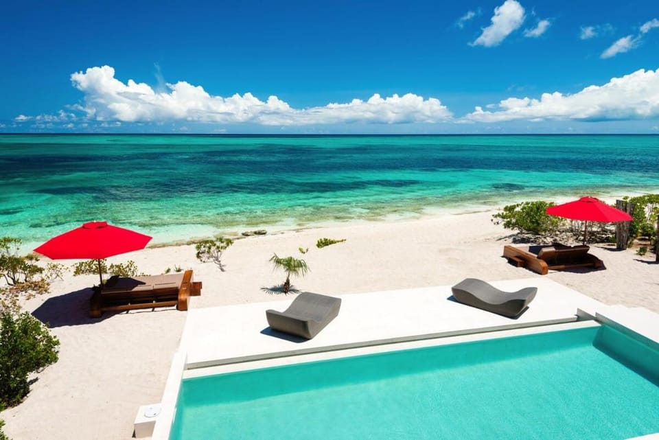 Beachfront luxury 2 bedroom villa on Grace Bay Villa in The Bight Settlement