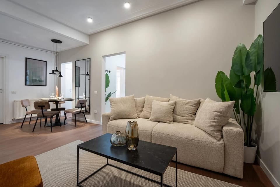 TV and multimedia, Living room, Seating area, Dining area