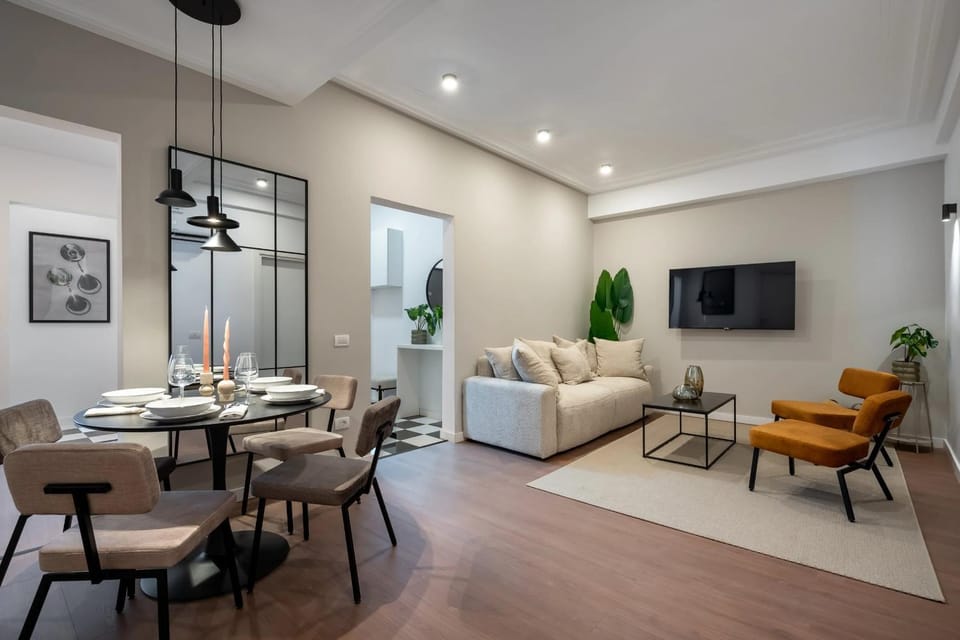 TV and multimedia, Living room, Seating area, Dining area