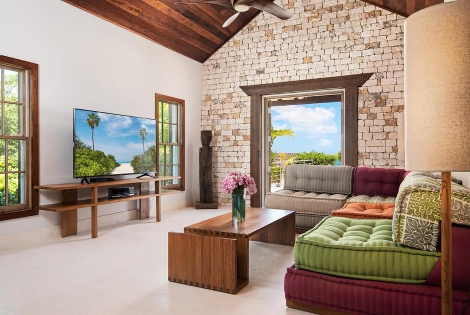 Compact one bedroom villa right on the beach Villa in The Bight Settlement