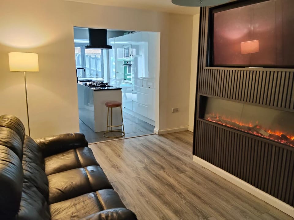 TV and multimedia, Kitchen or kitchenette, Living room