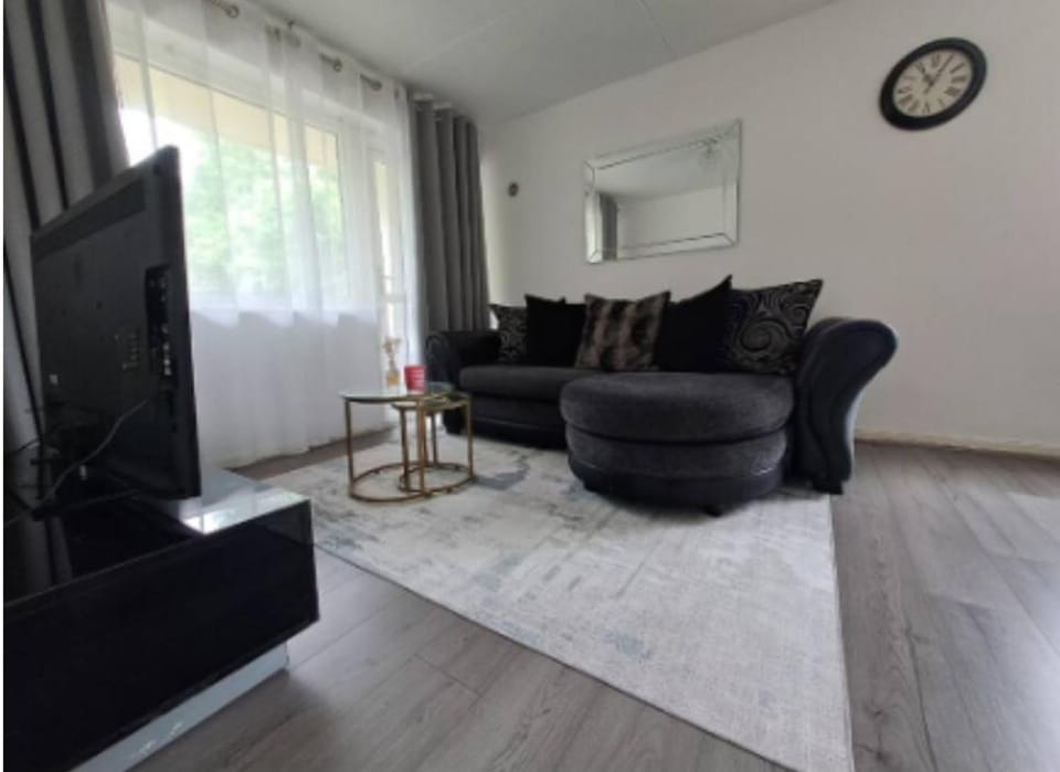 Three Bedroom Apartment Apartment in Brighton