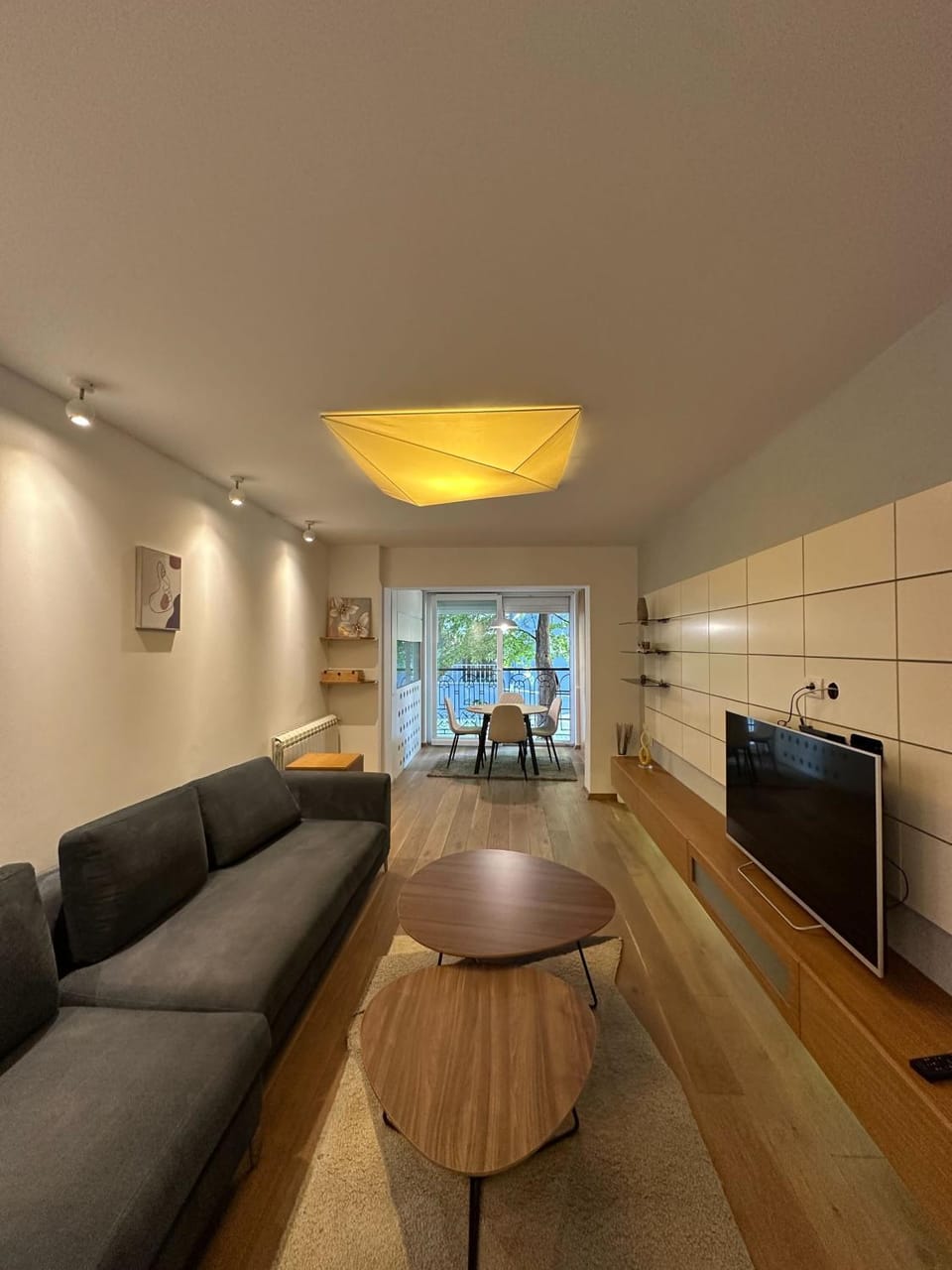 TV and multimedia, Living room, Seating area, Dining area