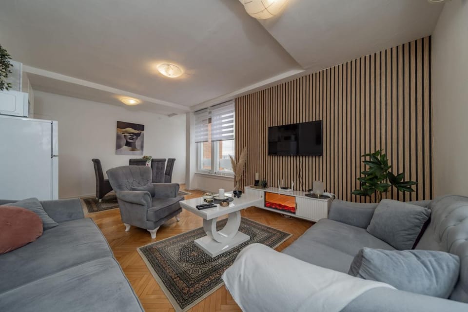 Communal lounge/ TV room, TV and multimedia, Kitchen or kitchenette, Living room, Seating area