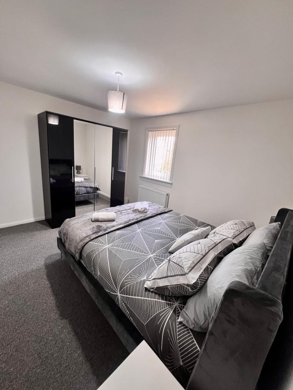 Newly refurbed 3 bed home 15mins to Edin city Apartment in Livingston