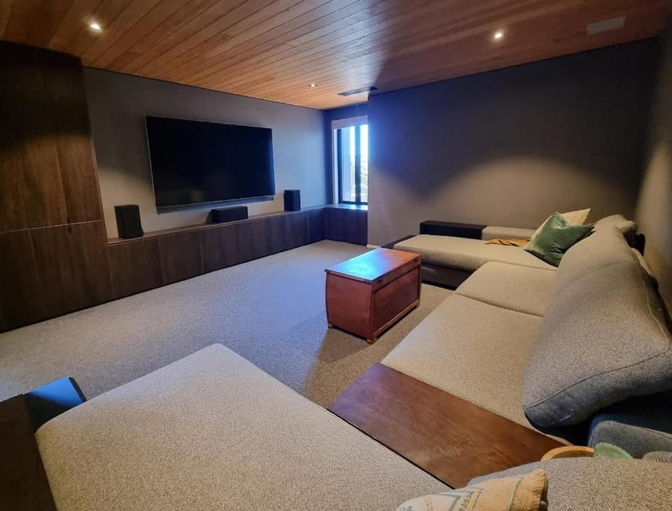 Communal lounge/ TV room, TV and multimedia, Evening entertainment
