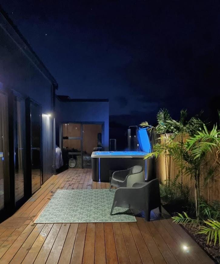 Patio, Night, Hot Tub, Balcony/Terrace
