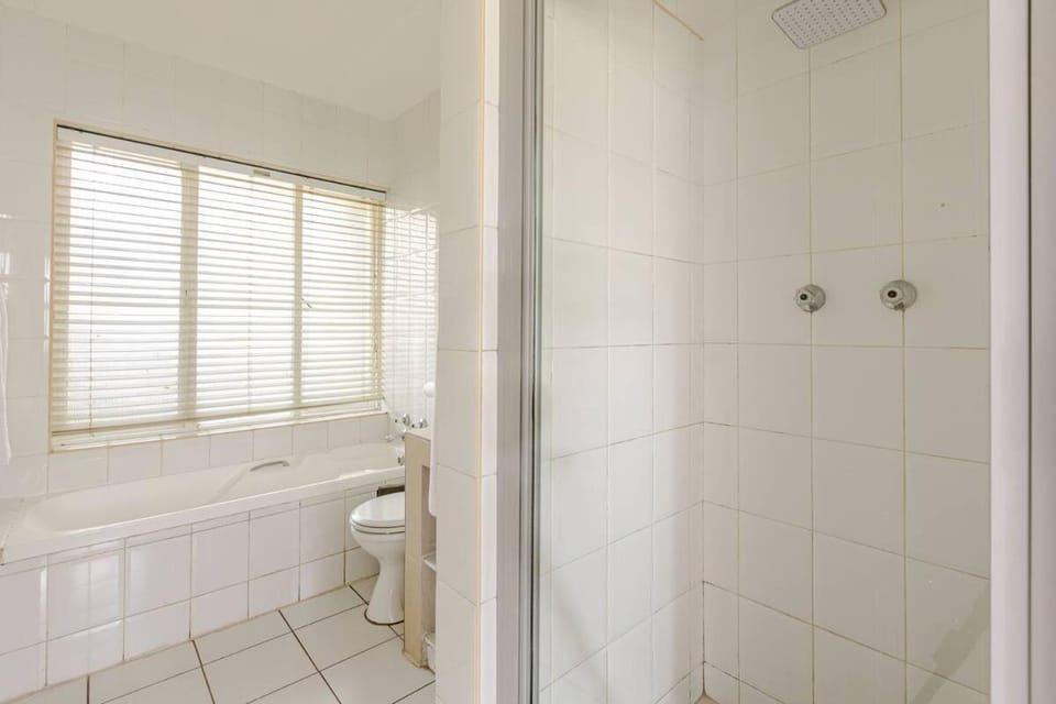 Shower, Toilet