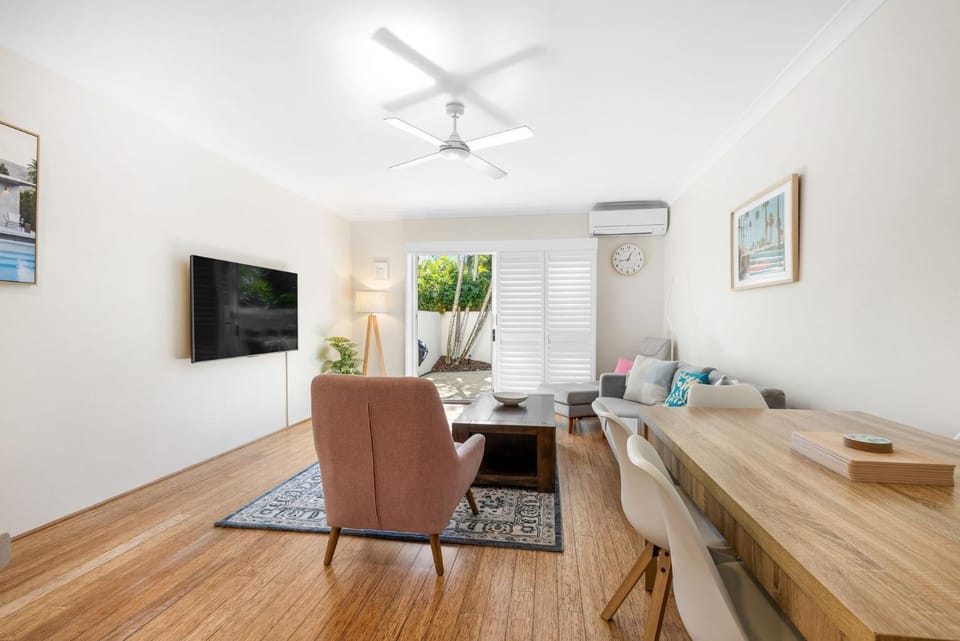 Living room, Dining area, air conditioner