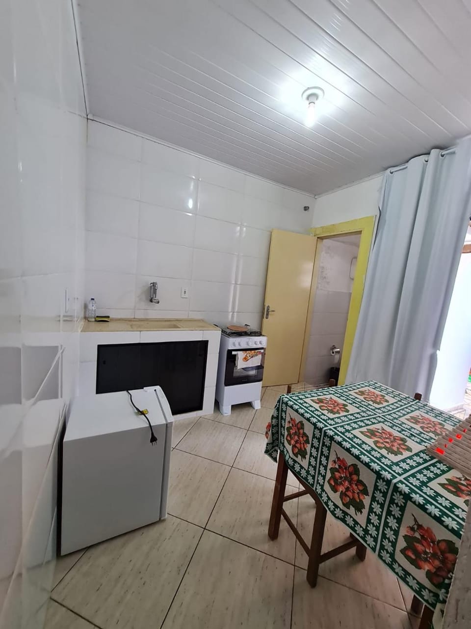 Kitchen or kitchenette, Dining area, minibar, oven
