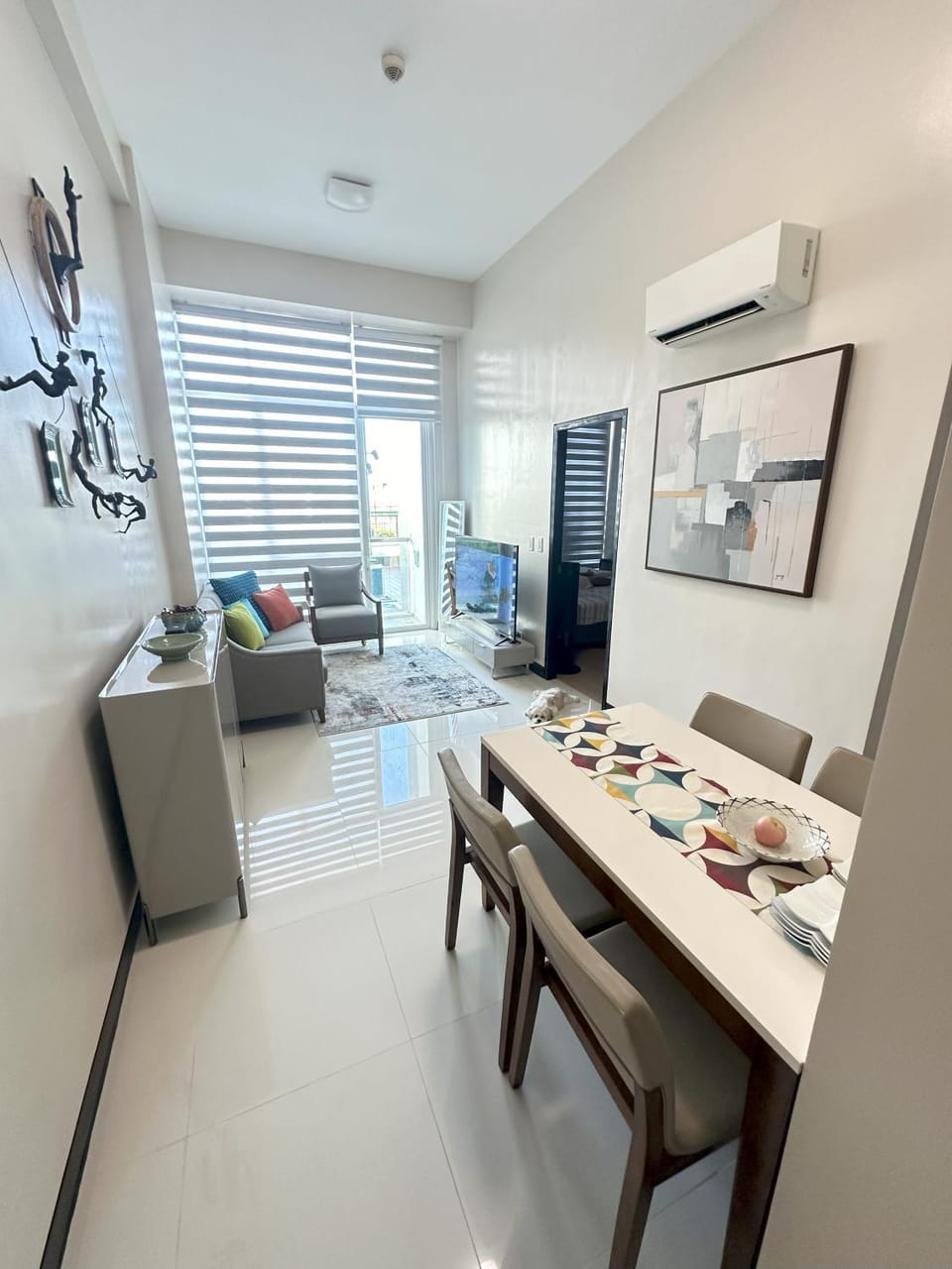 Living room, Dining area, air conditioner