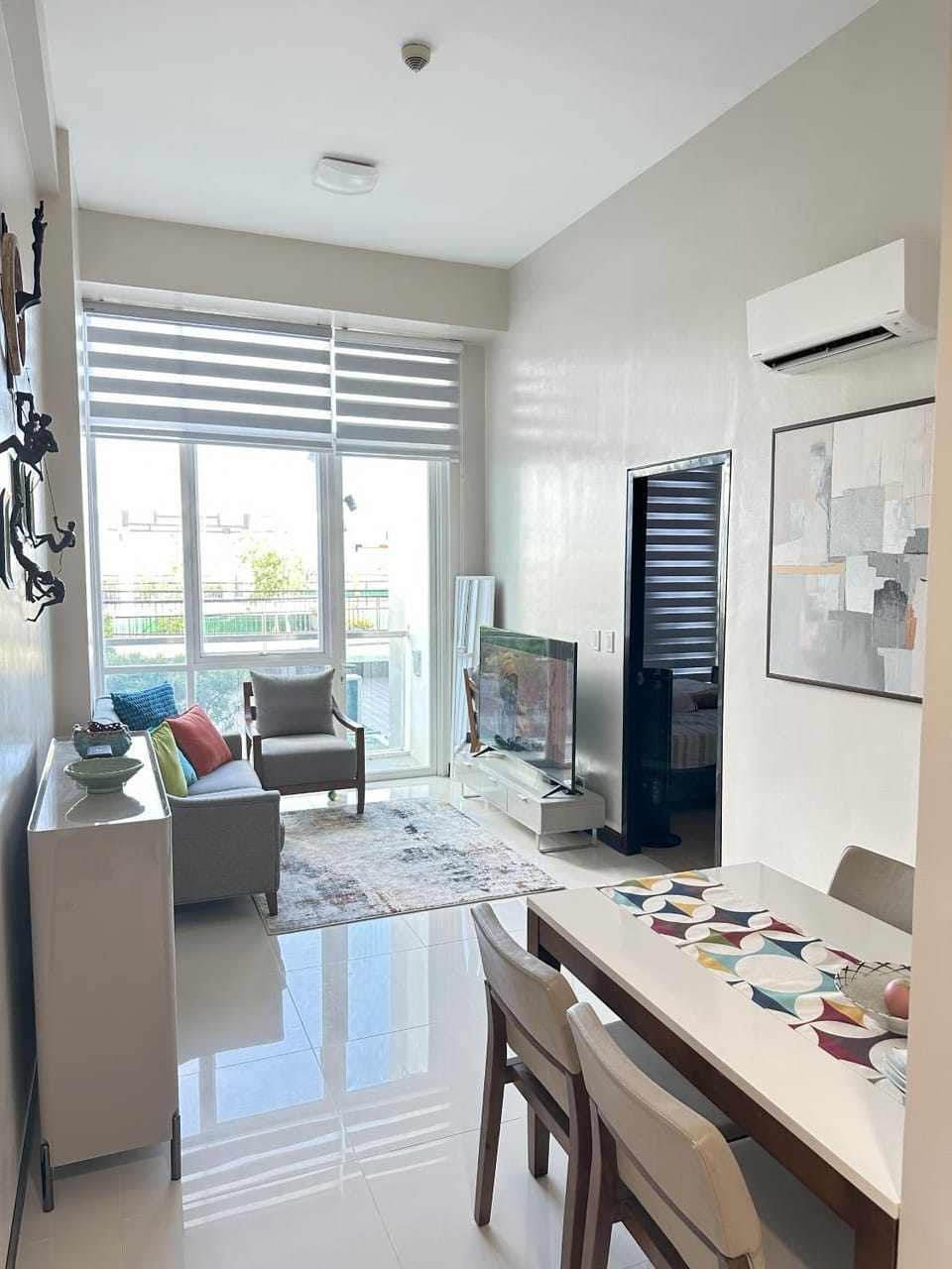 TV and multimedia, Living room, Seating area, air conditioner