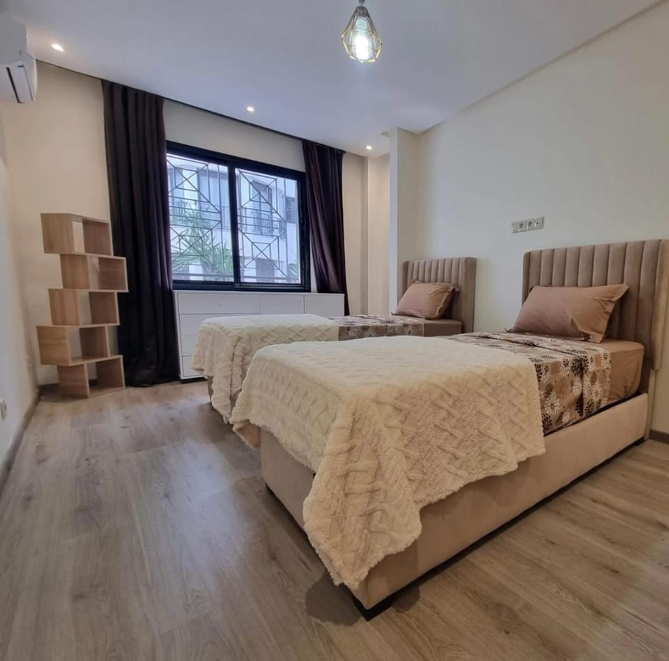Modern gated apartment 2 bedroom 2 baths Beachside with pool Apartment in Casablanca