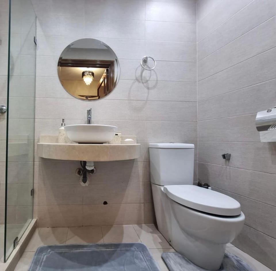 Modern gated apartment 2 bedroom 2 baths Beachside with pool Apartment in Casablanca