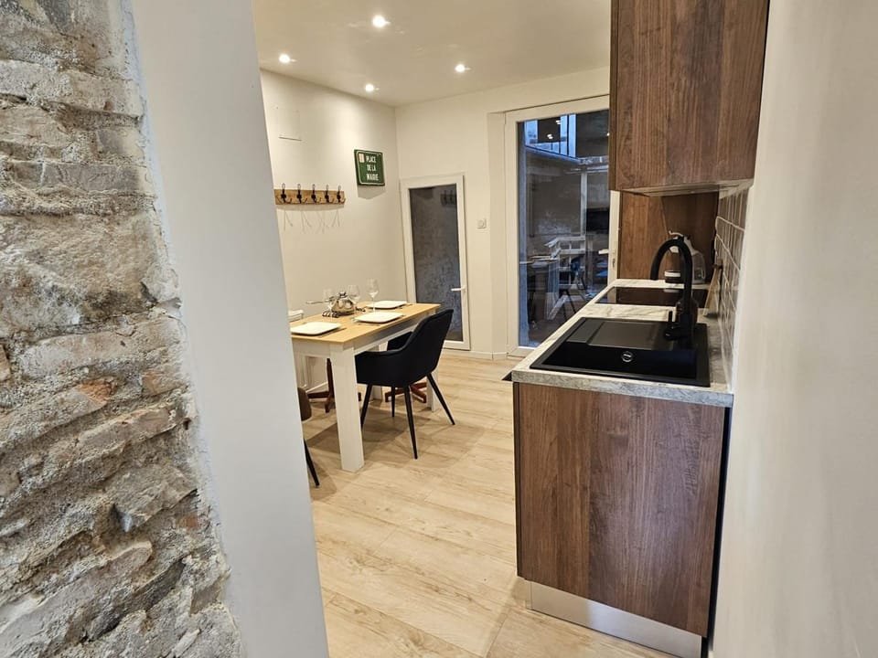 Maison de ville rénovée avec garage privatif à Épinal - FR-1-589-834 House in Vosges