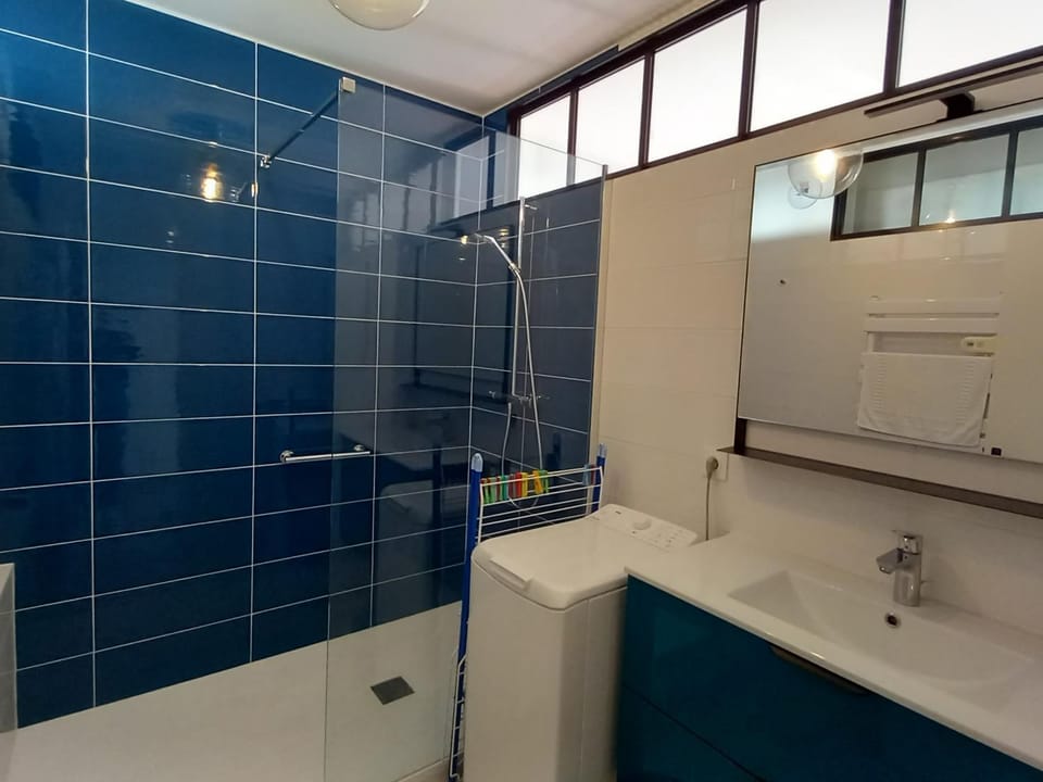 Location Vacances Appart. Rénové Face Mer Saint-Jean-de-Monts - 6 Pers. - FR-1-323-588 Apartment in Saint-Jean-de-Monts