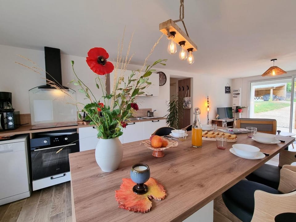 Gîte 4 pers. rénové avec jardin à La Versanne, Animaux acceptés - FR-1-496-369 House in Auvergne-Rhône-Alpes