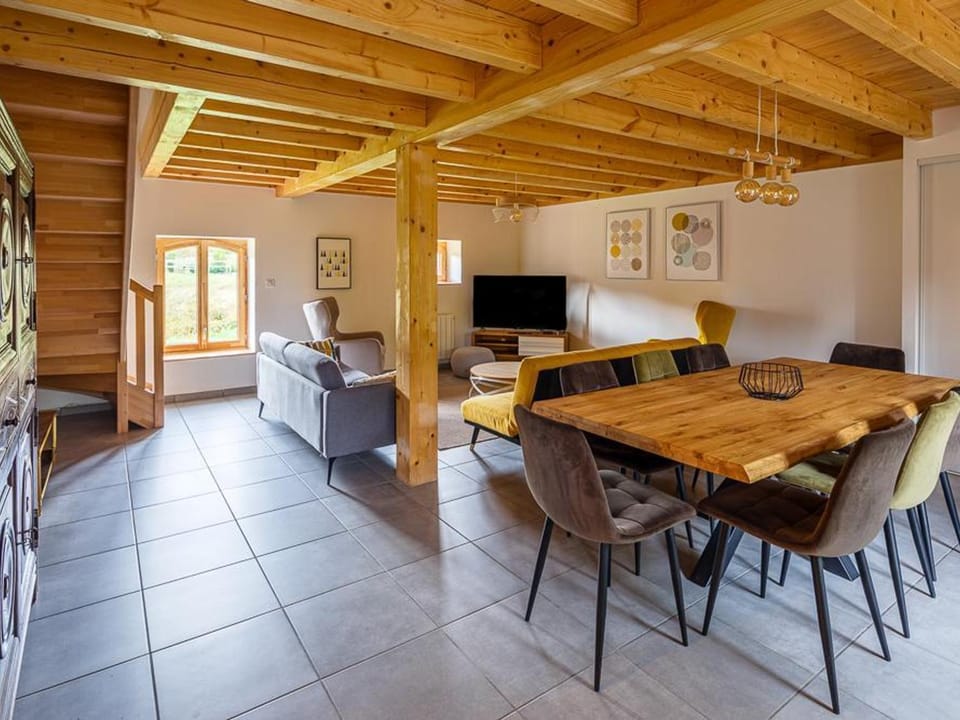 Domaine de charme 2 gîtes, 15 pers, animaux admis, wifi - FR-1-496-368 House in Auvergne-Rhône-Alpes