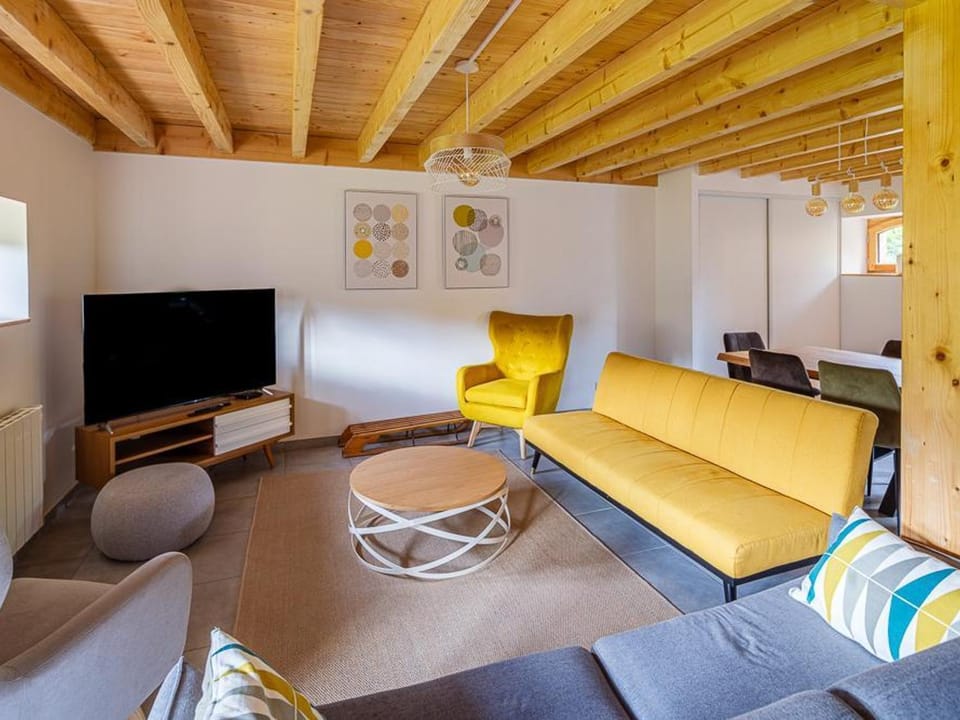Domaine de charme 2 gîtes, 15 pers, animaux admis, wifi - FR-1-496-368 House in Auvergne-Rhône-Alpes