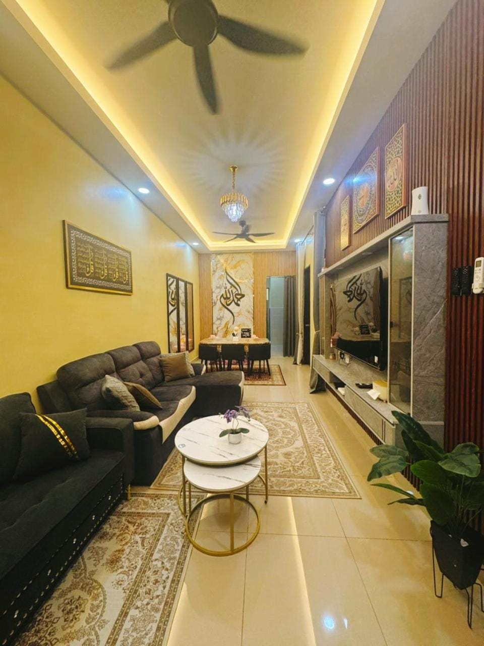 Living room, Seating area, Dining area