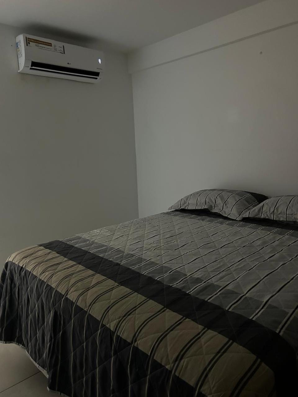 Bed, Bedroom, air conditioner