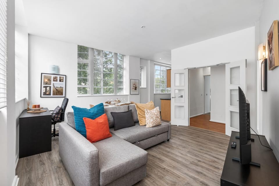 Living room, Seating area, Dining area, Evening entertainment