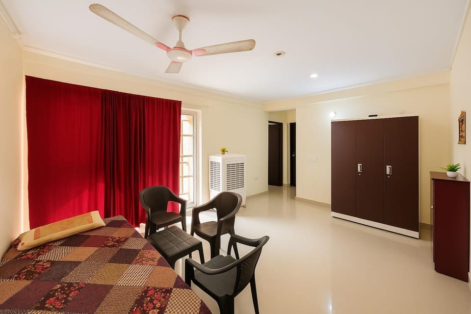 Couple friendly room with ac, comfy bed and private window view Bed and Breakfast in Haryana