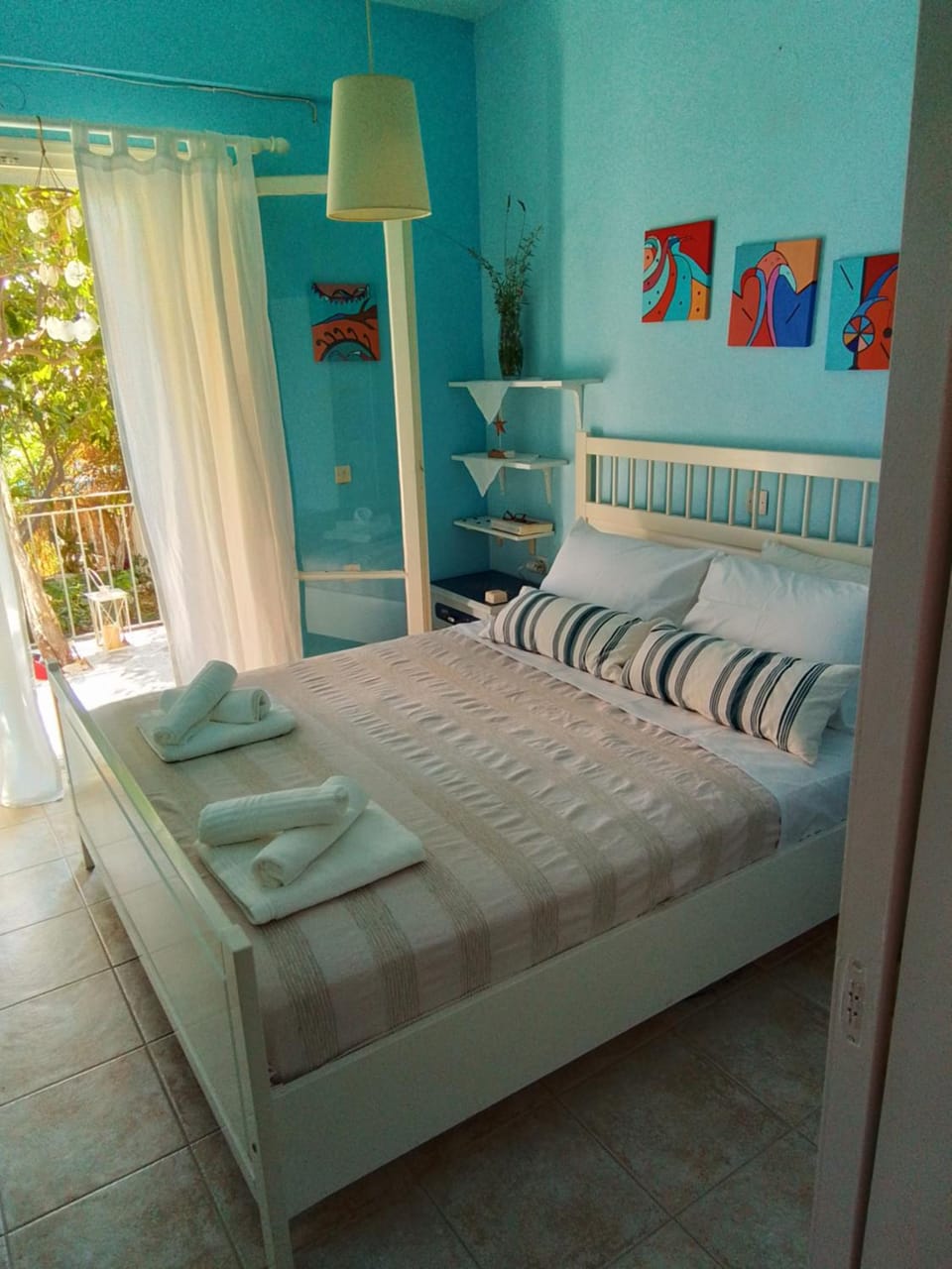 Bed, Bedroom, towels