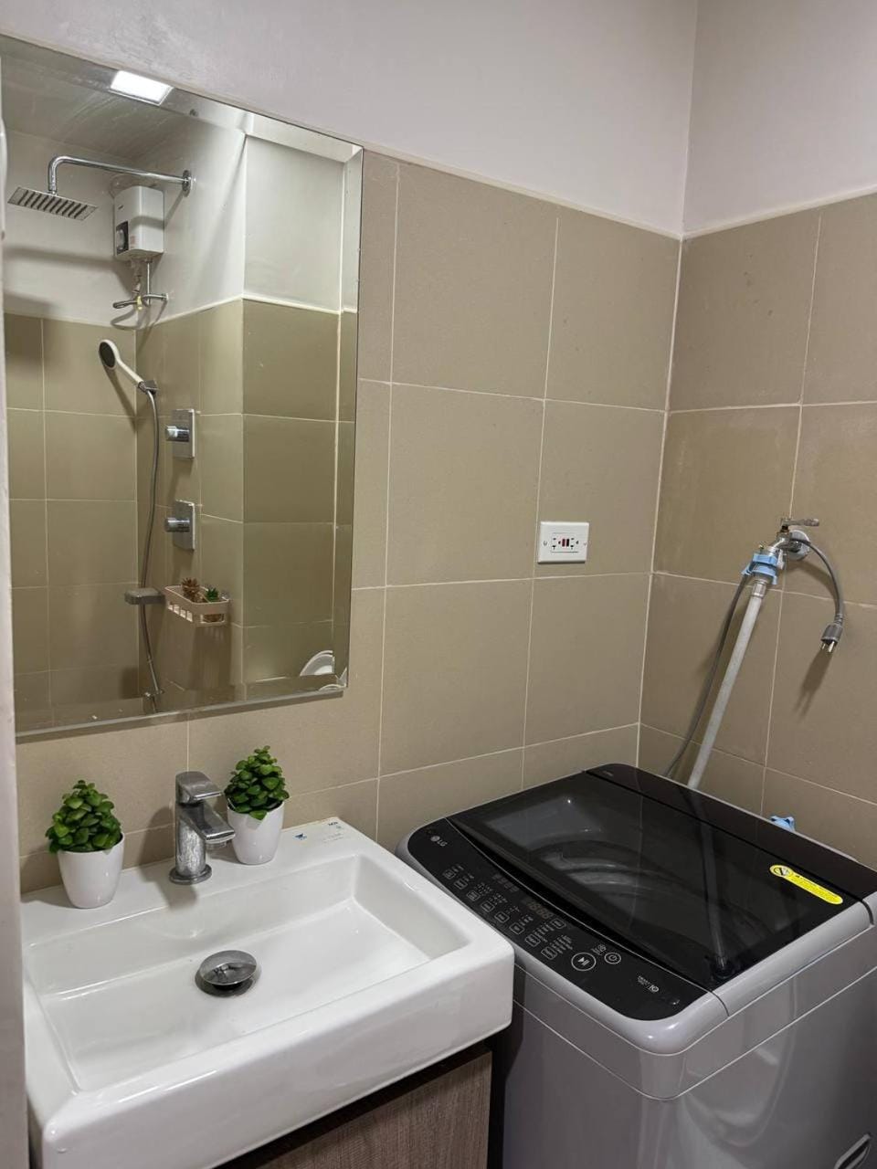 Unistay Shore 3 Tower 2 10th floor near MOA and AIRPORT Apartment in Pasay