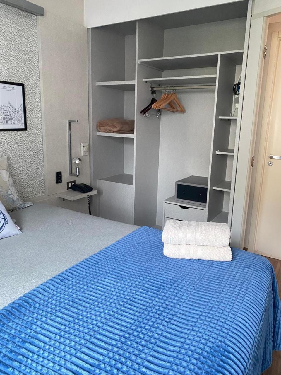 Bedroom, wardrobe